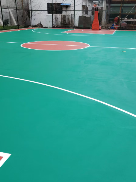 惠农 球场长期使用易出现地面开裂